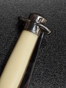 Vintage Shur Snap Bowtie Fishtail switchblade. Vintage Shur Snap Bowtie Fishtail switchblade.
