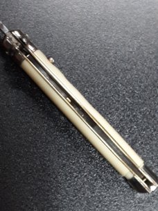Vintage Shur Snap Bowtie Fishtail switchblade. Vintage Shur Snap Bowtie Fishtail switchblade.
