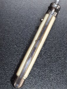 Vintage Shur Snap Bowtie Fishtail switchblade. Vintage Shur Snap Bowtie Fishtail switchblade.