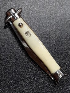 Vintage Shur Snap Bowtie Fishtail switchblade. Vintage Shur Snap Bowtie Fishtail switchblade.
