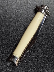 Vintage Shur Snap Bowtie Fishtail switchblade. Vintage Shur Snap Bowtie Fishtail switchblade.