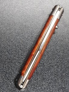 Vintage Shur Snap Fishtail switchblade. Vintage Shur Snap Fishtail switchblade.