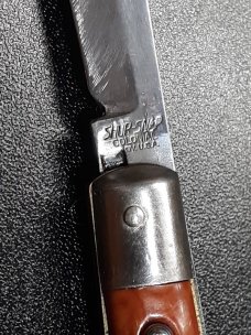 Vintage Shur Snap Fishtail switchblade. Vintage Shur Snap Fishtail switchblade.