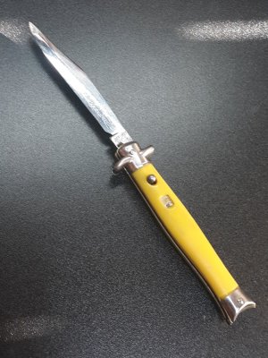 Vintage Shur Snap Bowtie Fishtail switchblade. 