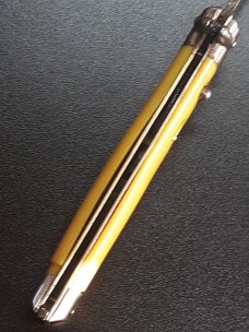 Vintage Shur Snap Bowtie Fishtail switchblade. Vintage Shur Snap Bowtie Fishtail switchblade.