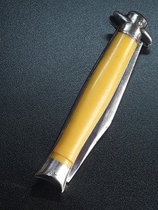 Vintage Shur Snap Bowtie Fishtail switchblade. Vintage Shur Snap Bowtie Fishtail switchblade.