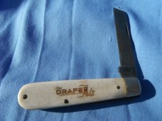 Schrade N.Y. USA Made, 3-3/4" 175 Sheepsfoot Pruner Jack Knife Draper Felt Advertising on scales. Schrade N.Y. USA Made, 3-3/4" 175 Sheepsfoot Pruner Jack Knife Draper Felt Advertising on scales.