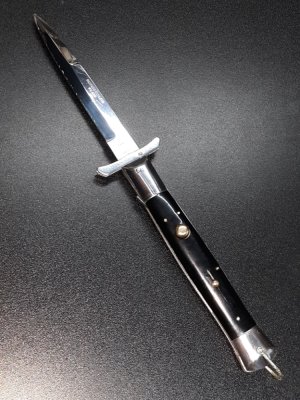 10 3/4" vintage rizzuto estilleto milano batwing. 