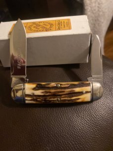 New Schatt & Morgan Factory Sample Super Fat & Super Gnarly Stag With Dimpled Bolsters & 2 Blades New Schatt & Morgan Factory Sample Super Fat & Super Gnarly Stag With Dimpled Bolsters & 2 Blades