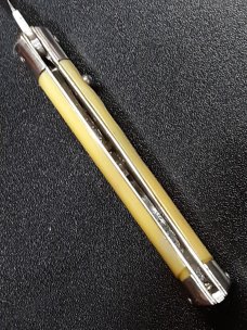 Vintage Shur Snap Fishtail switchblade. Vintage Shur Snap Fishtail switchblade.