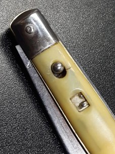 Vintage Shur Snap Fishtail switchblade. Vintage Shur Snap Fishtail switchblade.