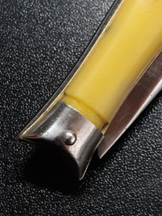 Vintage Shur Snap Fishtail switchblade. Vintage Shur Snap Fishtail switchblade.