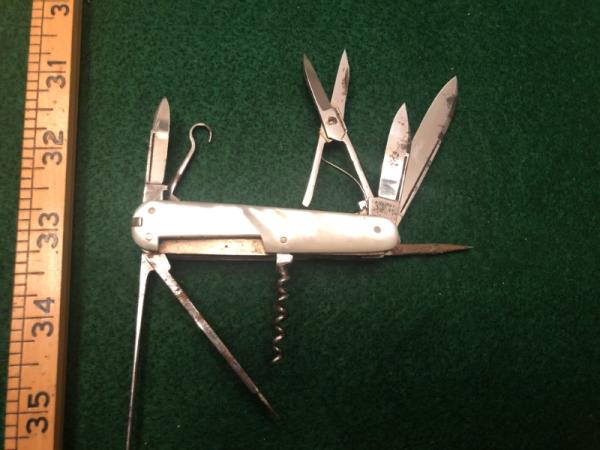 A. Kastor & Bros. Multi blade pearl knife with No Cracks in Pearl A. Kastor & Bros. Multi blade pearl knife with No Cracks in Pearl