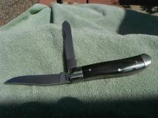 NIB/NOS Smith & Wesson SW1020 Black Trapper 2 Blade W/ Horn Handles pocket knife NIB/NOS Smith & Wesson SW1020 Black Trapper 2 Blade W/ Horn Handles pocket knife