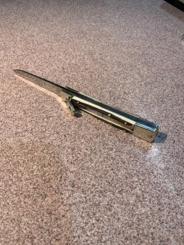 Hubertus Brown Bone Switchblade