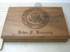 Case XX USA Smooth Bone BW254 SS John F. Kennedy Trapper Knife NIB 1995 Case XX USA Smooth Bone BW254 SS John F. Kennedy Trapper Knife NIB 1995