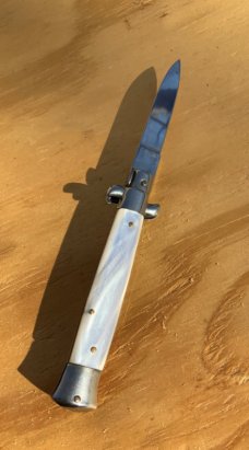 8" Italian Stiletto With Bolster Release
