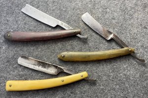 3 STRAIGHT RAZORS