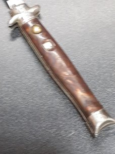 Vintage Shur Snap Bowtie Fishtail switchblade. Vintage Shur Snap Bowtie Fishtail switchblade.