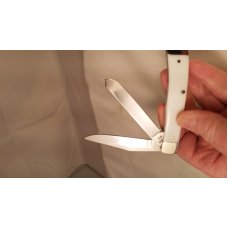 MOORE MAKER USA 3202 B TRAPPER WHITE DELRIN HANDLES NEW IN BOX MOORE MAKER USA 3202 B TRAPPER WHITE DELRIN HANDLES NEW IN BOX