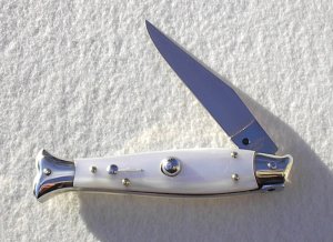 VINTAGE BELTRAME ACRYLIC PEARL 20CM FISH STYLE ( PICKLOCK ) NICKEL SILVER BOLSTERS ITALIAN STILETTO