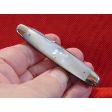 MINT CONDITION ROBT.KLAAS GENUINE PEARL WHITTLER KNIFE 1 OF 600 MADE IN 1970'S MINT CONDITION ROBT.KLAAS GENUINE PEARL WHITTLER KNIFE 1 OF 600 MADE IN 1970'S