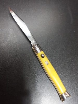 Vintage Shur Snap Fishtail switchblade. 