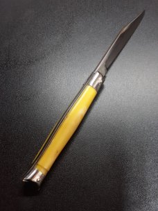 Vintage Shur Snap Fishtail switchblade. Vintage Shur Snap Fishtail switchblade.