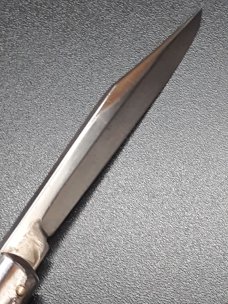 Vintage Shur Snap Fishtail switchblade. Vintage Shur Snap Fishtail switchblade.