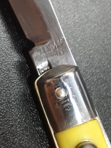 Vintage Shur Snap Fishtail switchblade. Vintage Shur Snap Fishtail switchblade.