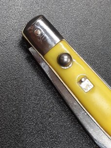 Vintage Shur Snap Fishtail switchblade. Vintage Shur Snap Fishtail switchblade.