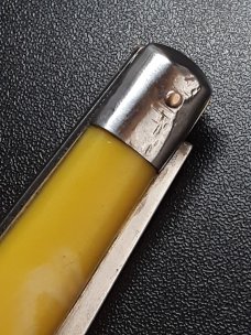 Vintage Shur Snap Fishtail switchblade. Vintage Shur Snap Fishtail switchblade.