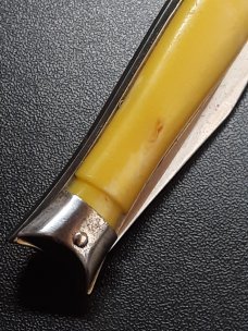 Vintage Shur Snap Fishtail switchblade. Vintage Shur Snap Fishtail switchblade.