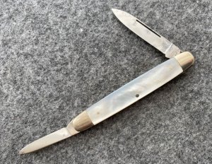 CATTARAUGUS Mother Of Pearl Senator pen knife. 