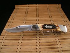 SCHRADE UNCLE HENRY USA LB8 PAPA BEAR FOLDING LOCKBACK POCKET KNIFE IN UNUSED CONDITION BUT HANDLING SCHRADE UNCLE HENRY USA LB8 PAPA BEAR FOLDING LOCKBACK POCKET KNIFE IN UNUSED CONDITION BUT HANDLING