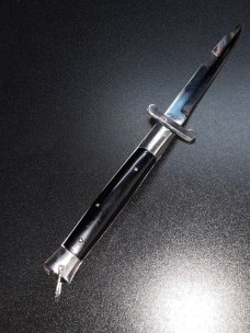 8 3/4" vintage rizzuto estilleto milano. 8 3/4" vintage rizzuto estilleto milano.