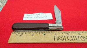 33 YEAR SELL OUT VINTAGE DADDY BARLOW FROM IRELAND APPROX 4-1/2" CLOSED PLASTIC HANDLES 