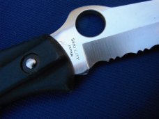 Vintage Discontinued Spyderco knives Rescue Knife.  SPYDERCO Seki  JAPAN,  FULL SERRATED EDGE
