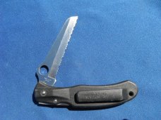 Vintage Discontinued Spyderco knives Rescue Knife.  SPYDERCO Seki  JAPAN,  FULL SERRATED EDGE