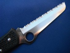 Vintage Discontinued Spyderco knives Rescue Knife.  SPYDERCO Seki  JAPAN,  FULL SERRATED EDGE