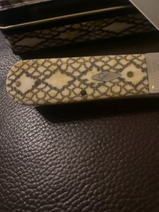 2006 Case XX USA Antique Rattle Snake Bone Barlow 620091/2 SS With Scrolled Bolster New In Tin 2006 Case XX USA Antique Rattle Snake Bone Barlow 620091/2 SS With Scrolled Bolster New In Tin