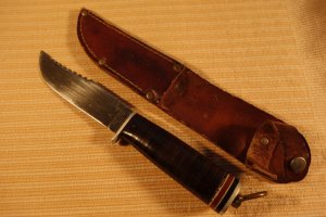 REMINGTON RH84 STACKED LEATHER FIXED BLADE KNIFE WITH FISH SCALER SPINE, LANYARD RING AND SHEATH