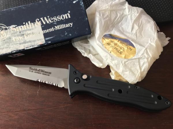 Smith & Wesson 1250 Chisel Ground Tanto, Etched on Blade "U.S. Army Issue", USA Made Automatic Knife Smith & Wesson 1250 Chisel Ground Tanto, Etched on Blade "U.S. Army Issue", USA Made Automatic Knife