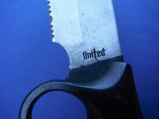 DISCONTINUED UNITED CUTLERY "Trench Knife" knuckle guard design fixed blade knife