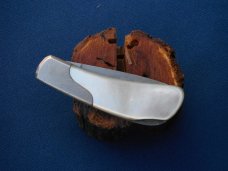 Valor, Sakurai 431 folding pocket knife with mother of pearl scales, made in Japan!!! Valor, Sakurai 431 folding pocket knife with mother of pearl scales, made in Japan!!!