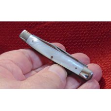 VINTAGE OLD MINT CONDITION QUEEN STOCKMAN POCKET KNIFE GENUINE PEARL # 54 c1945/1955 VINTAGE OLD MINT CONDITION QUEEN STOCKMAN POCKET KNIFE GENUINE PEARL # 54 c1945/1955