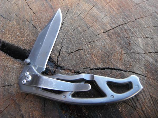 Gerber Folding Pocket Knife, lightweight handle/scales.    Super  Sharp edge!!!!