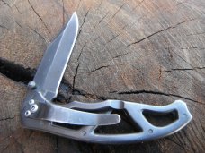 Gerber Folding Pocket Knife, lightweight handle/scales.    Super  Sharp edge!!!!
