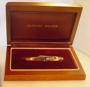 Schrade USA 807 UH baby stockman in original Schrade Walden mahogany display case