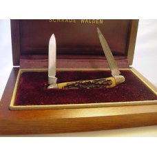 Schrade USA 705 UH gents knife with nail file in an original original Schrade Walden display case Schrade USA 705 UH gents knife with nail file in an original original Schrade Walden display case
